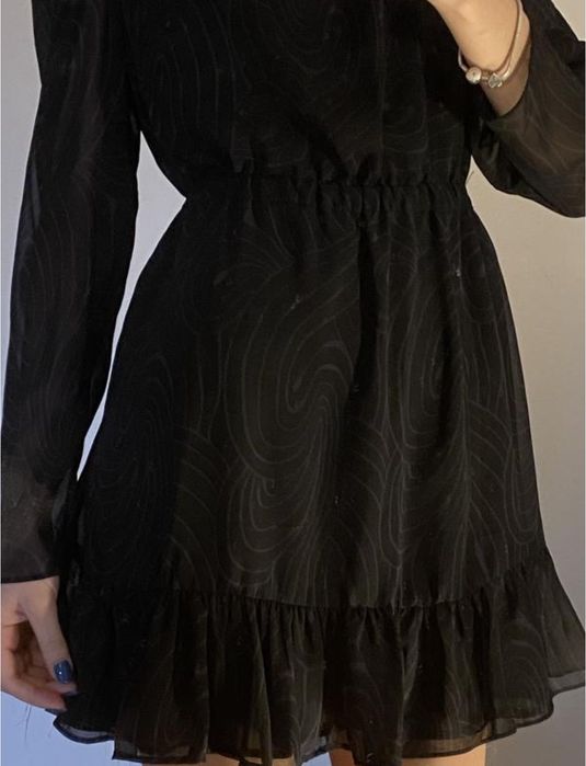 Готичне плаття з рюшами на запах