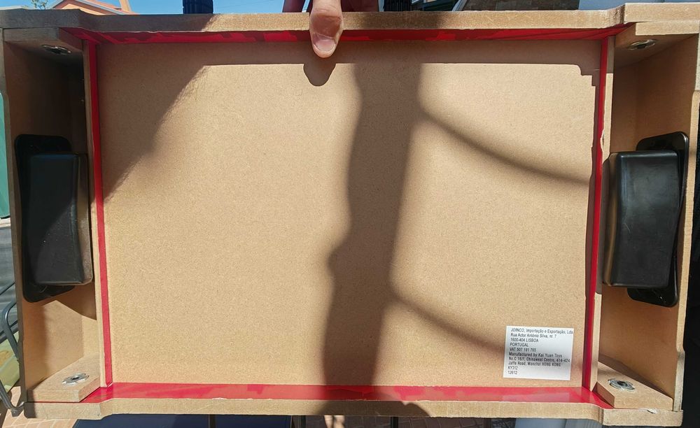 Mini mesa de matraquilhos para criança usada em bom estado sem bola