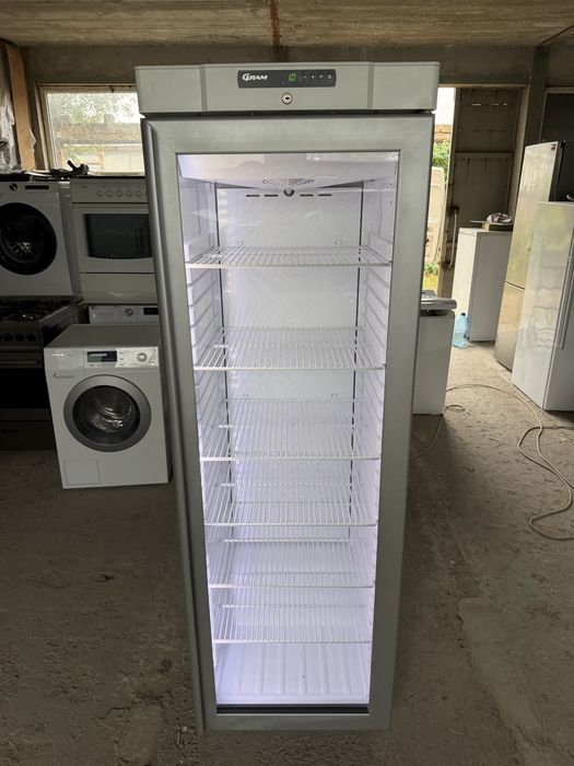 Холодильна вітрина GRAM KG410LGL16W