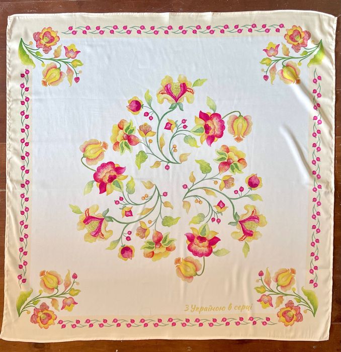 Українська хустка з квітами