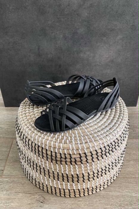 Crocs sandały Huarache Flat Black W8 38/39