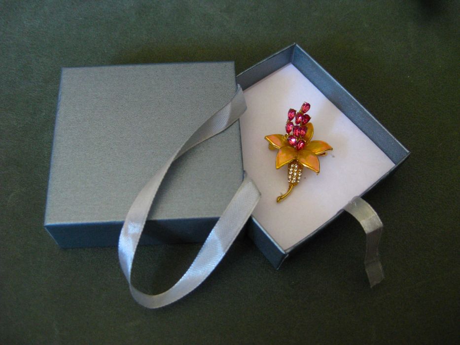 Alfinete / Broche / Pregadeira Flor c/ Cristais NOVO