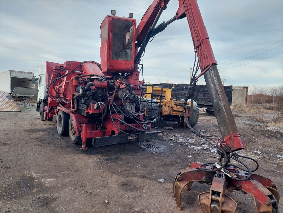 Прес для пресування металобрухту.