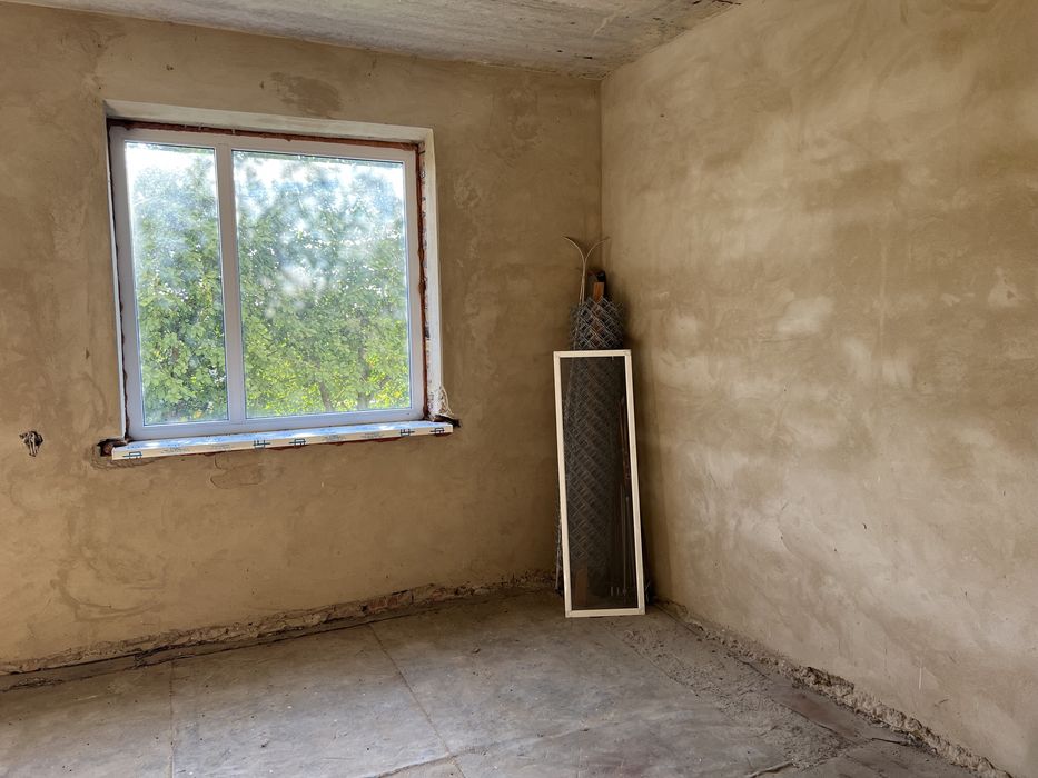 Продажа двоповерхового дуплекса - пів будинку - на Росі