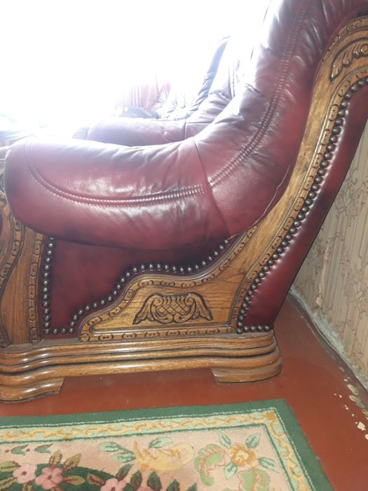 Продам кожанный диван +2кресла