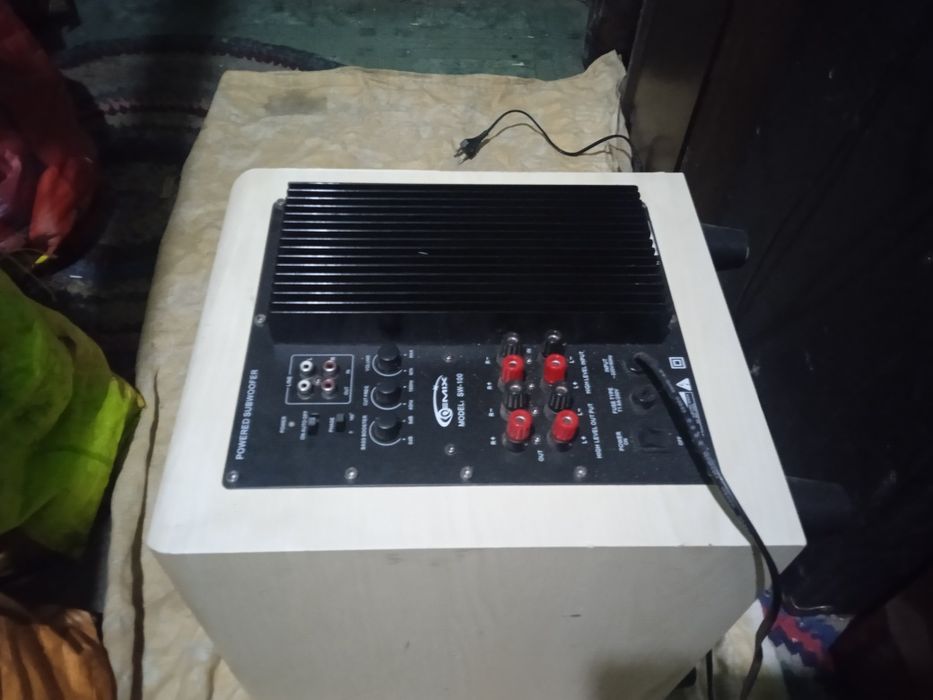 Сабвуфер активний