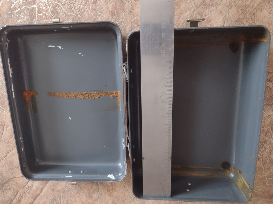 Металева скринька ящик