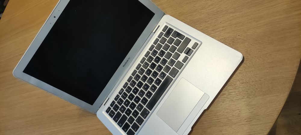 Mac Book Air uszkodzony