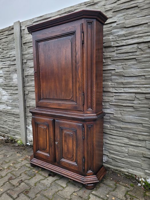 Ciekawa dębowa komoda. .