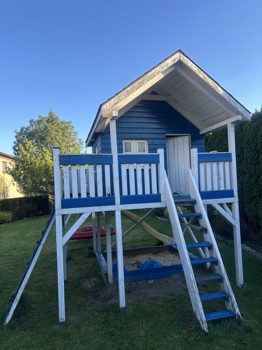 Domek ogrodowy, plac zabaw dla dzieci.