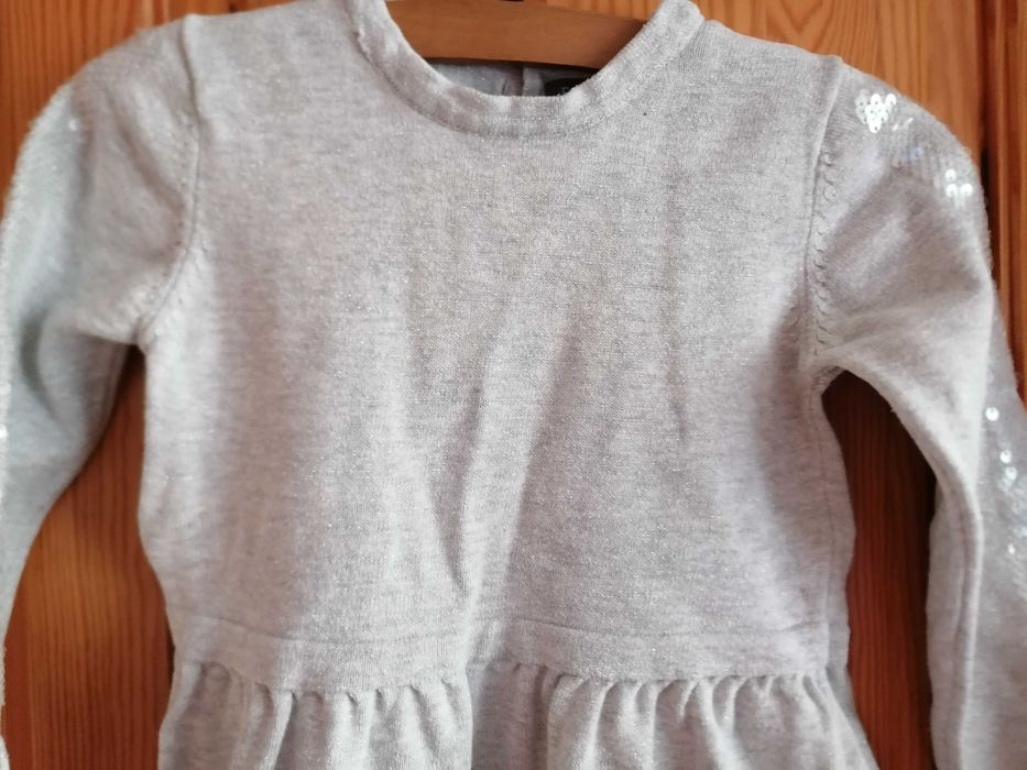Sukienka z długim rękawem szara z srebrną nitką Primark rozmiar 104.