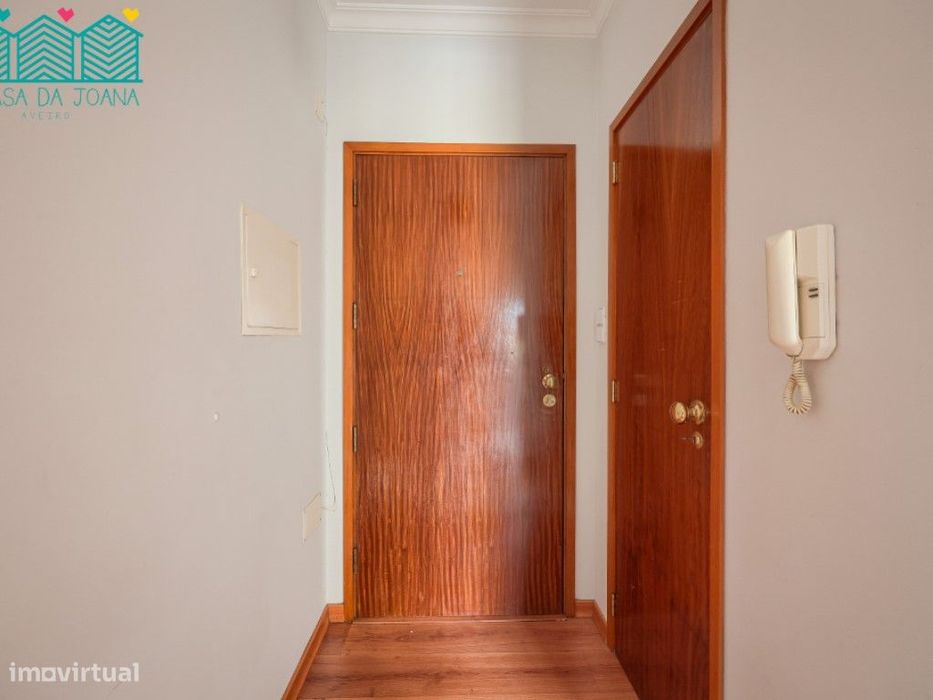 Apartamento T2 com Lugar de Garagem em Esgueira