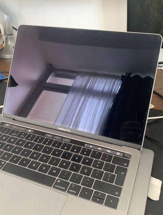 MacBook Pro 2019, 16 GB, 256 GB, Damaged64284458635137122