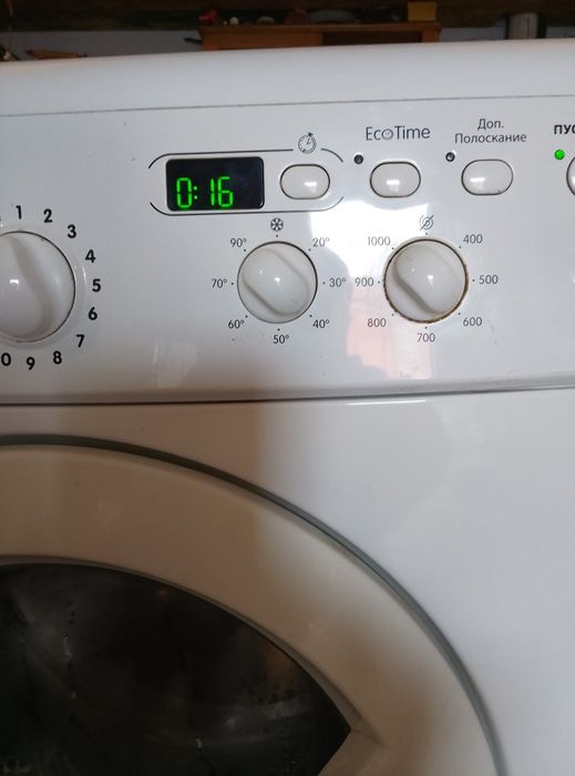 Рабочая стиральная машина