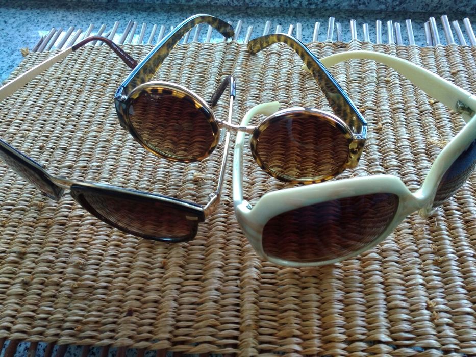 3 pares de óculos de sol