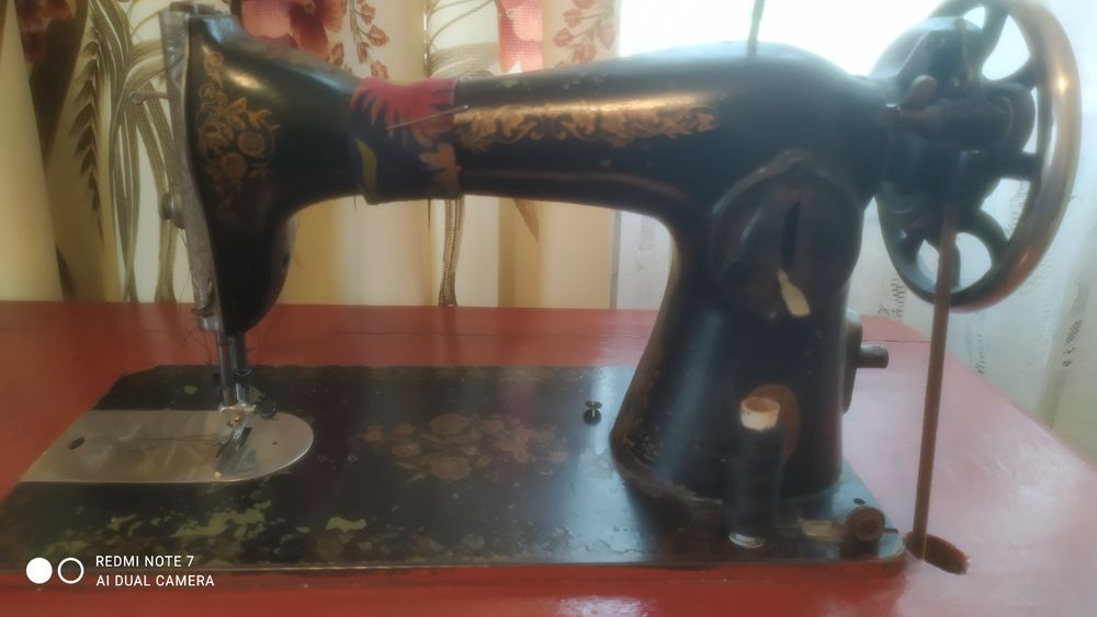 Швейная машинка singer.