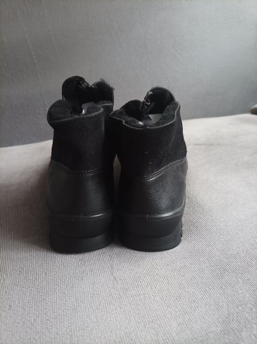 Nietypowa para skórzanych botków r.40 i 41