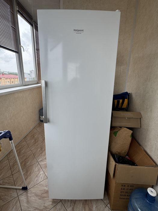 Морозильна камера Hotpoint-Ariston HFZ 6175 W
