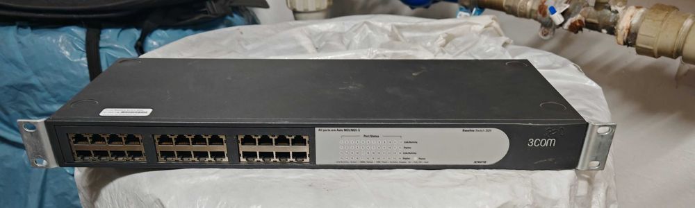 Switch 3COM Baseline 2024 24 Porty
