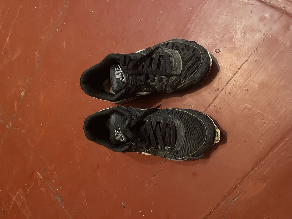 красовки nike air max command