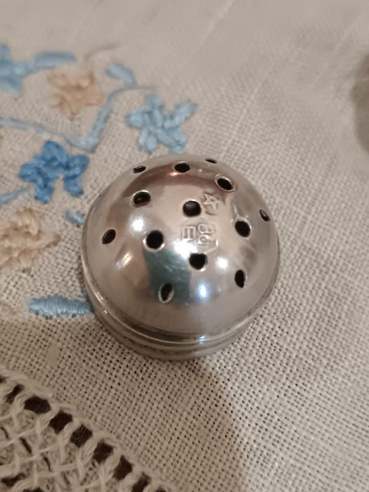 Saleiro e pimenteiro em cristal e prata