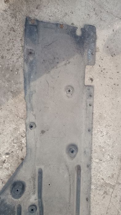 BMW E90 E91 E92 osłona obudowa podwozia ponton prawy