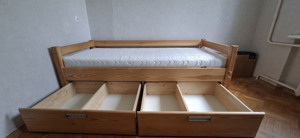 Продам два ліжка односпальних