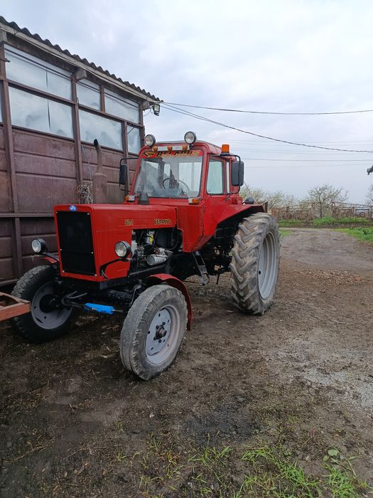Трактор МТЗ 80.арицеп, культиватор КПС, прицеп 2ПТС, плуг.