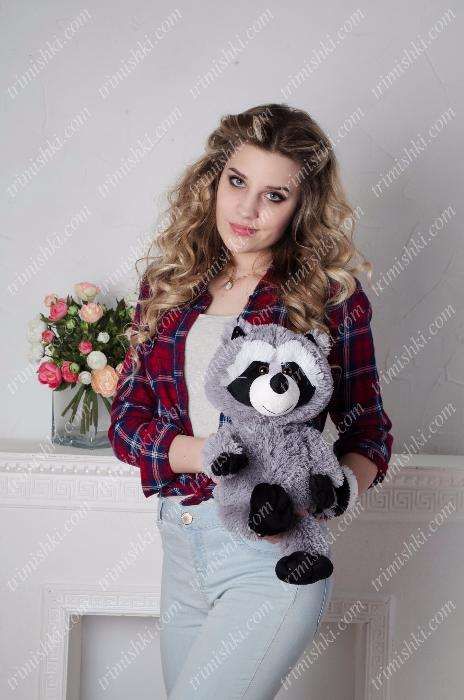 Невеликий єнотик. М'який плюшевий єнот 45см.