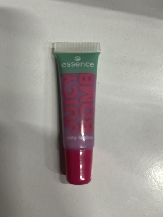 Блиск для губ від Essense