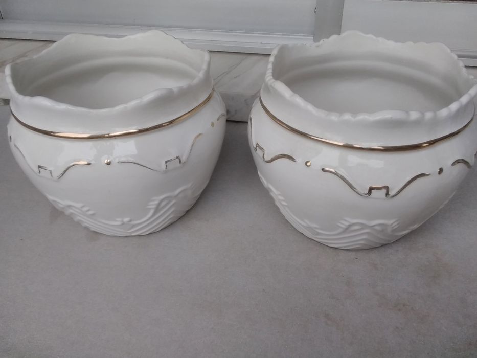 Vasos/Cachepos brancos com dourado