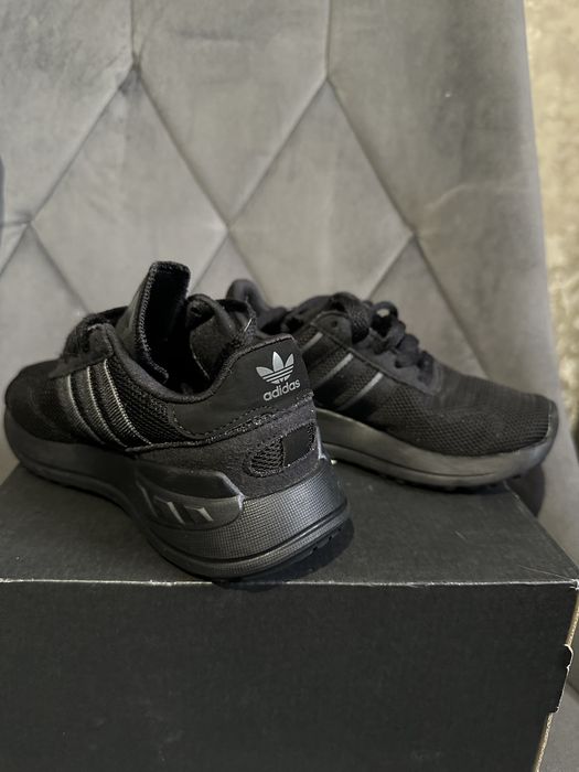 Кросовки    adidas