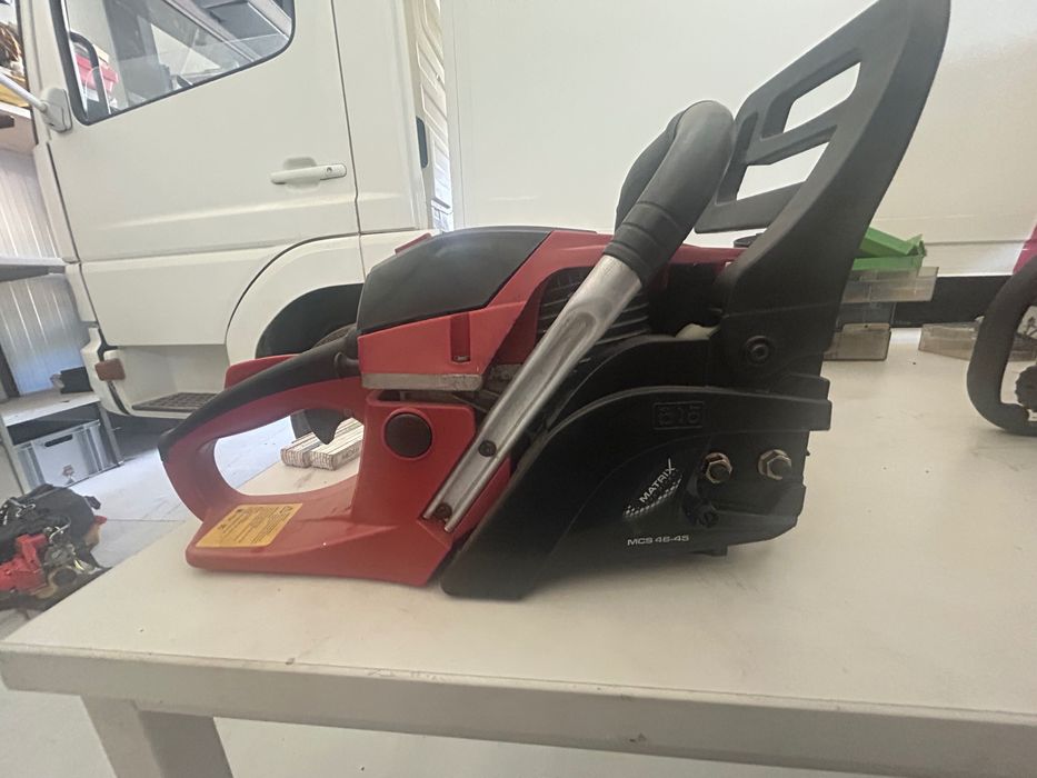 Motosserra Matrix MCS 46-45 – a funcionar (sem guia)