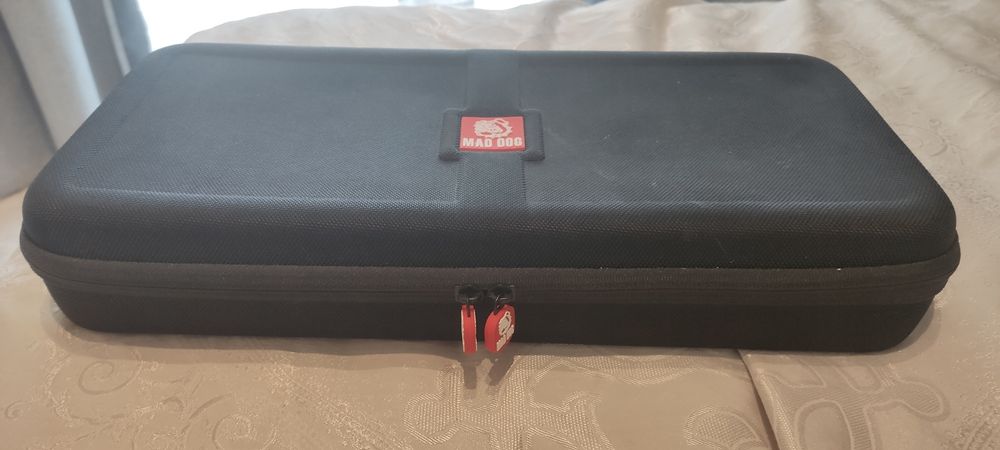 Case etui większy futerał z rączką na Nintendo switch marki Mad Dog.