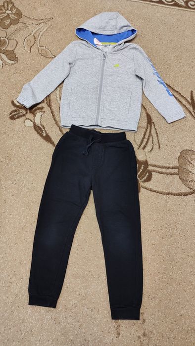 Костюм на мальчика adidas 5-6 лет 110-116 см .