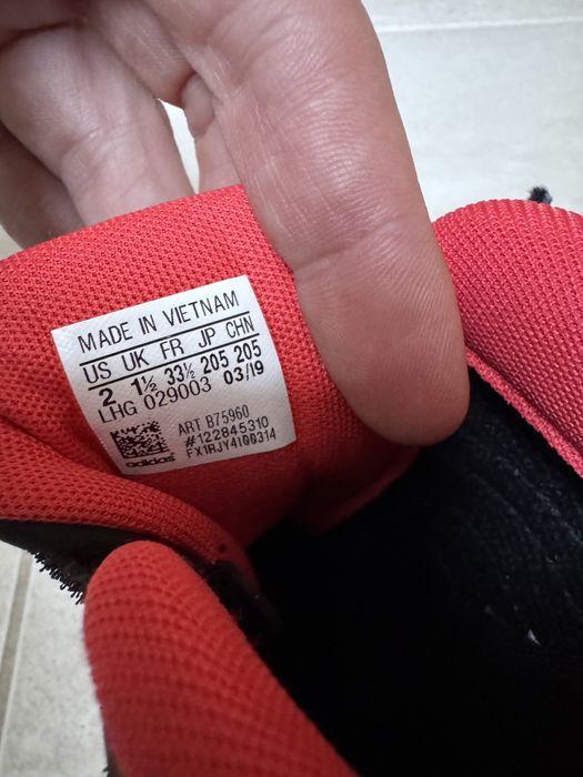 Nowe Buty Adidas dzieciece rozmiar 33 1/2 czarno czerwone