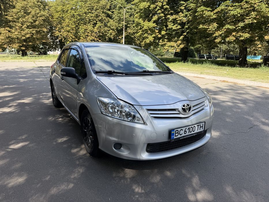 Тоyota Auris 2010 рік