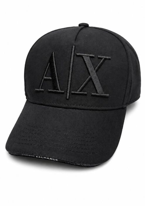 Кепка Armani.