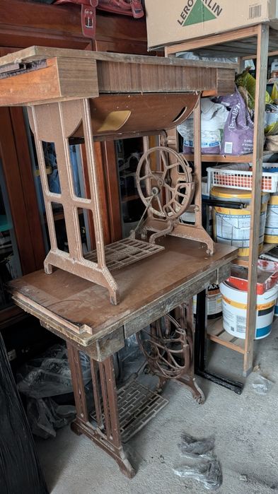 Vendo 2 Máquinas de costura antigas