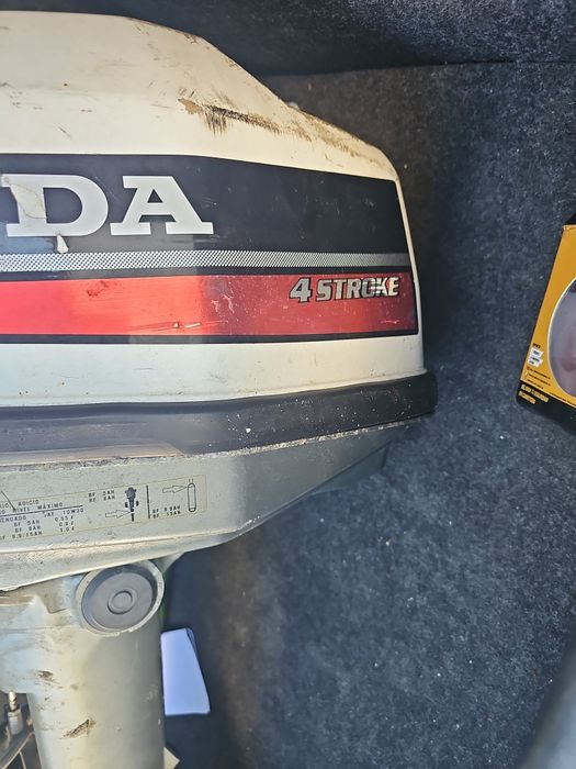 Motor fora de bordo HONDA BF 9.9 — 4 Tempos — Veio curto — Impecável