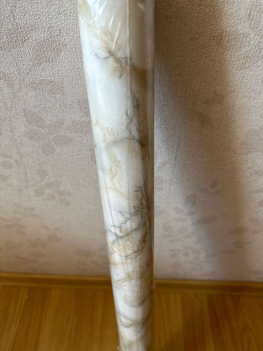 Пленка-самоклеящаяся