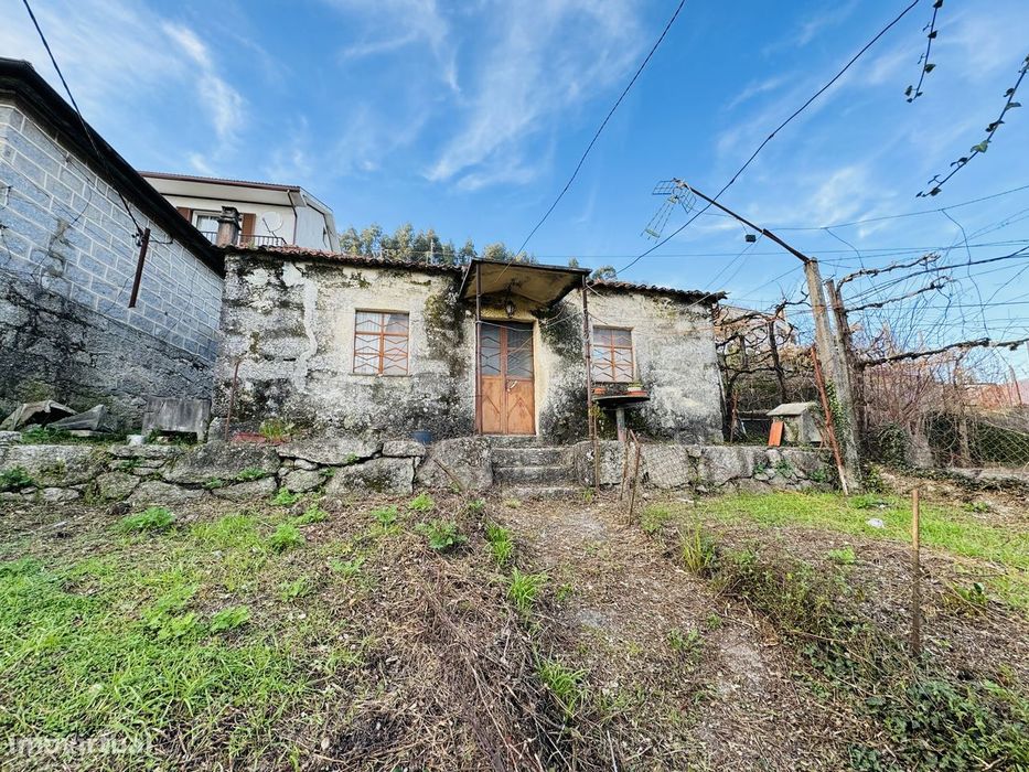 Moradia T2 com terreno e magníficas vistas
