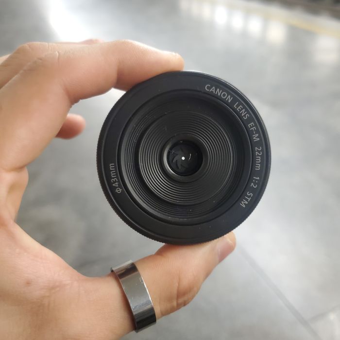 Canon 22mm F/2 EF-M