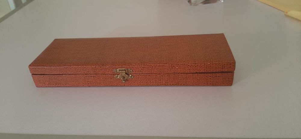 Calçadeira com cabo revestido a prata relevada