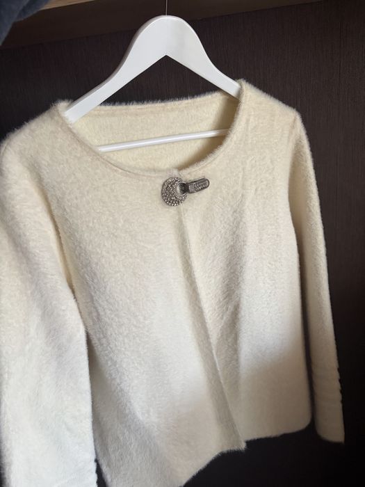 Біла кофта-накидка