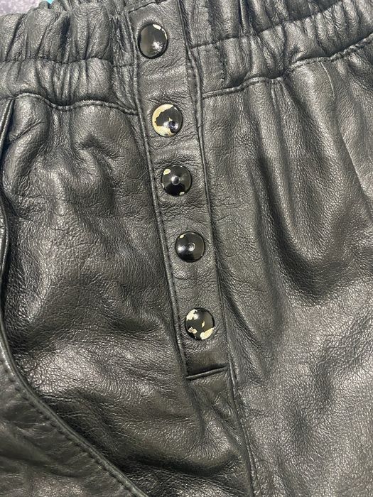 Шкіряна спідниця міді