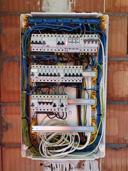 Elektryk - Instalacje elektryczne/Klimatyzacja/Monitoring/Alarmy/Rekuperacja