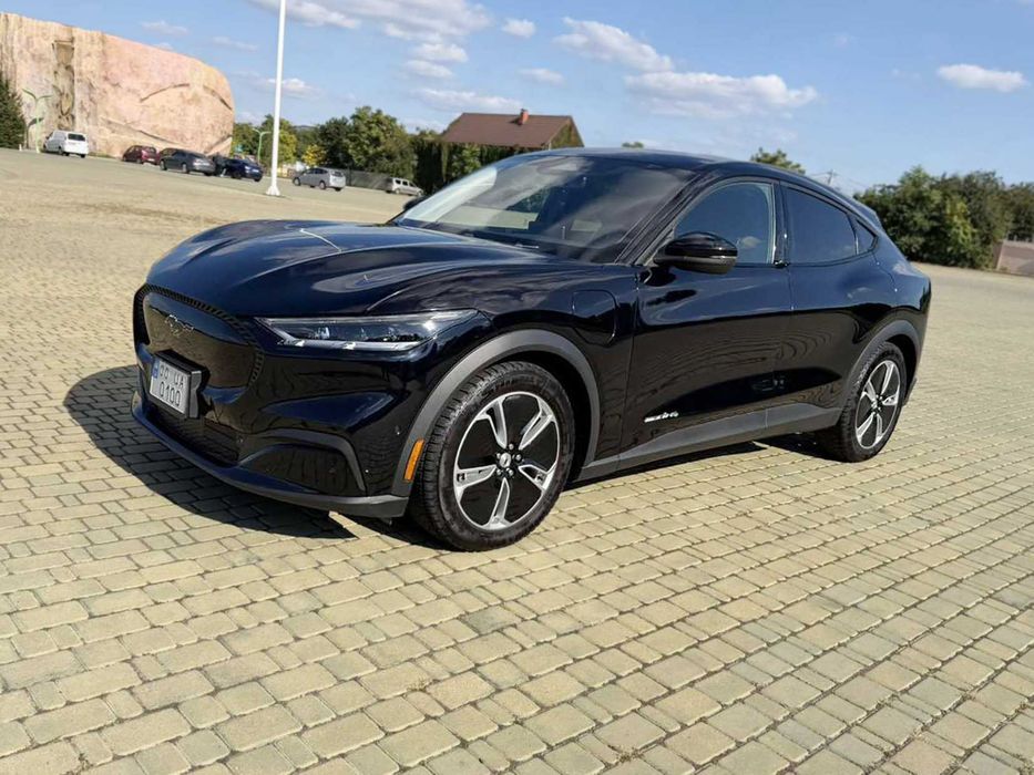 Ford Mustang Mach-E полный привод 2021 год (запас хода 550 км)