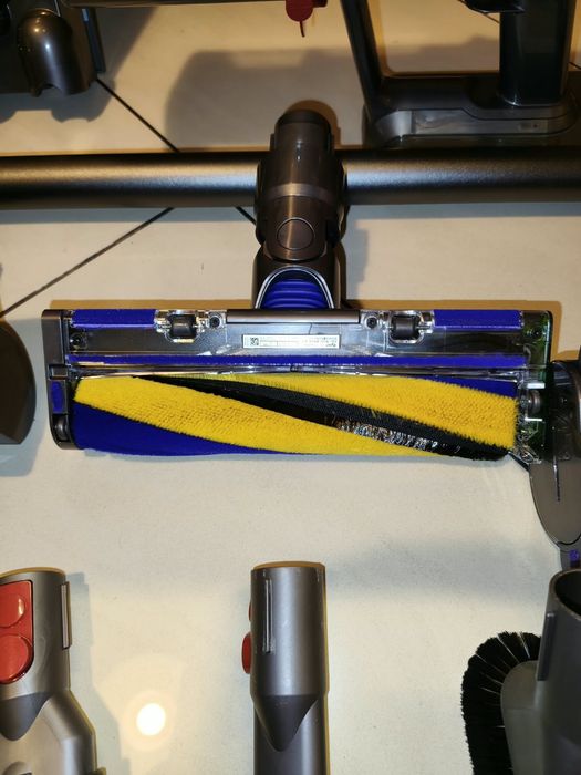 Dyson v15 absolute
