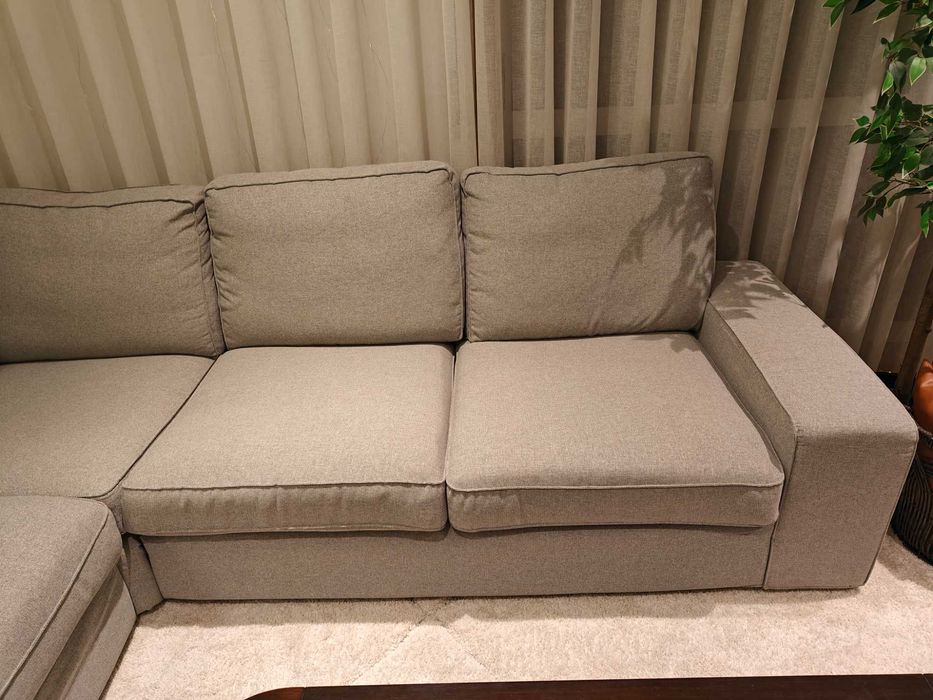 Sofá Kivik canto 4 lugares Tibbleby bege/cinzento